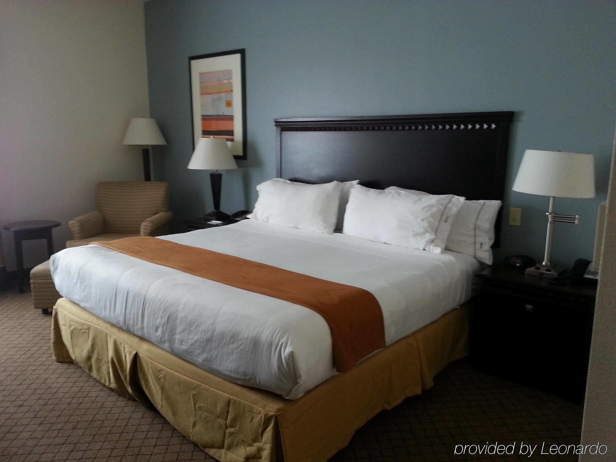Holiday Express By Ihg Hotel